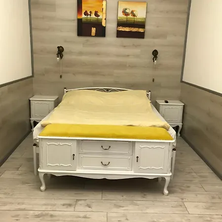 екатириненская 24 Apartment